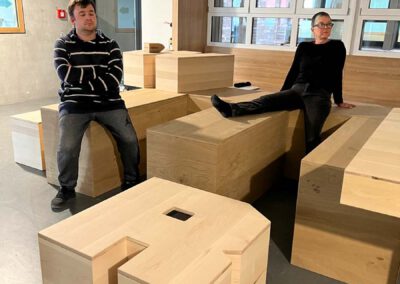 Kunst am Bau: Sitzmöbel von Lucia Dellefant (4)