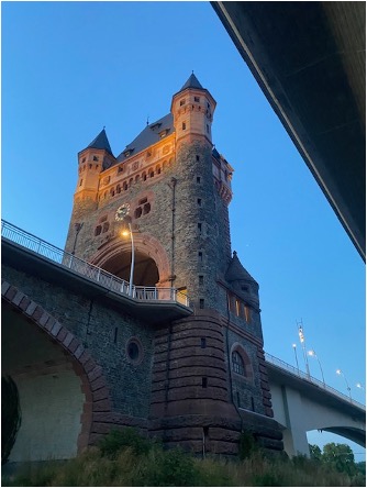 Übernachtung im Nibelungenturm